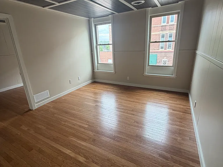 121 2nd St E #2 — Photo 7