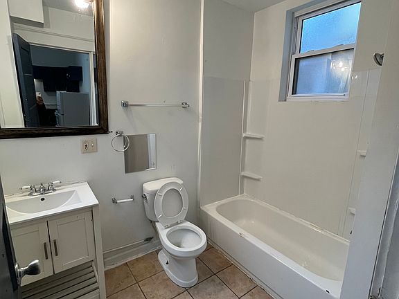 3rd image of 313 E University Ave #2