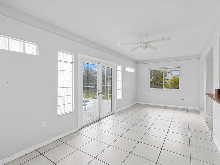 2215 SW 12th Pl — Photo 17