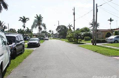5th image of 3677 NW 27th St