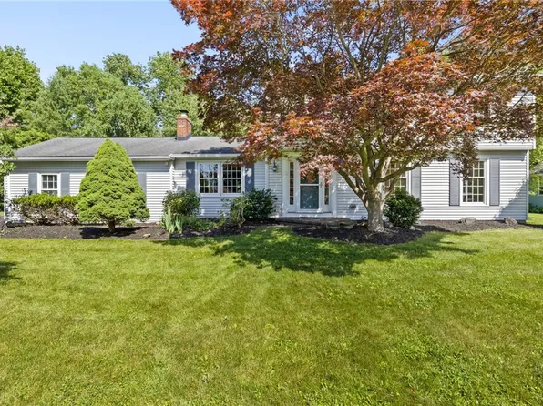 275 Viennawood Dr, Rochester, NY 14618