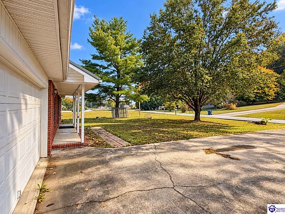 4th image of 155 Davis Rd