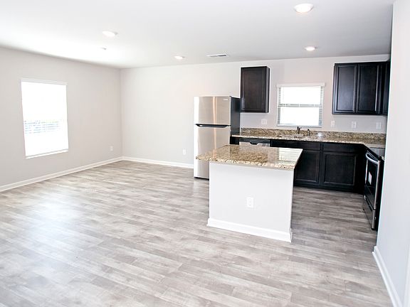 5th image of 140 McCollum Dr