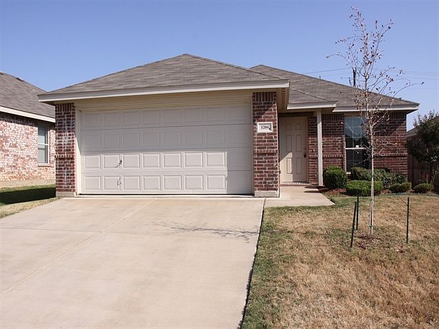 1st image of 1204 Maplewood Dr
