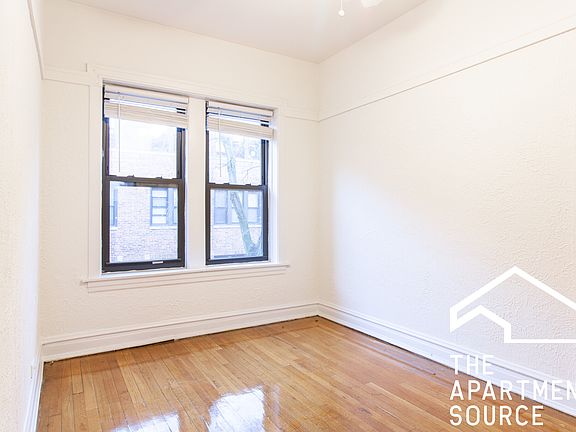 5th image of 642 W Cornelia Ave APT 2S