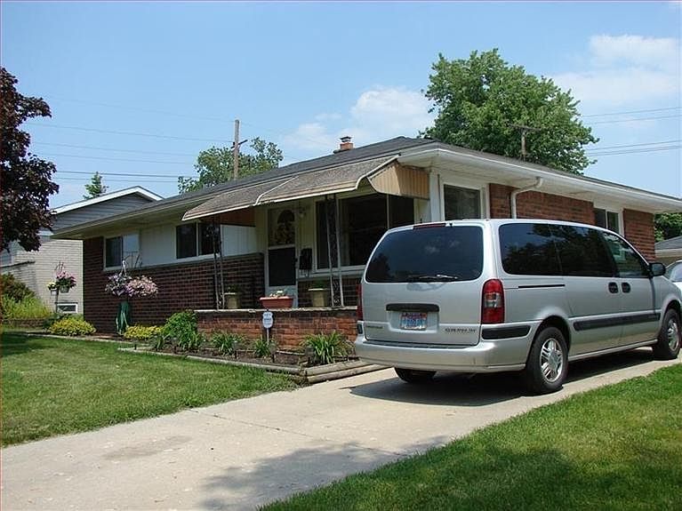 1st image of 1019 Studebaker Ave
