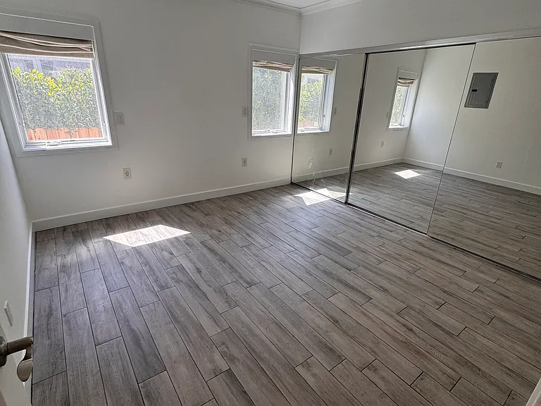 6526 San Vicente Blvd — Photo 8