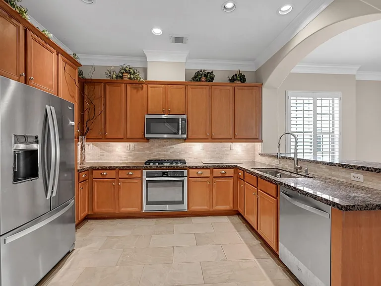 1204 Cohn St — Photo 9