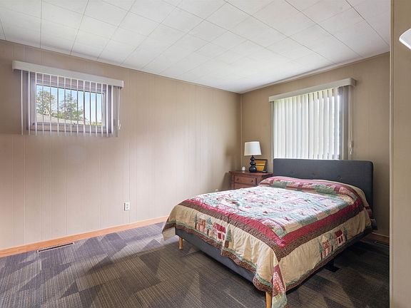 4th image of 38 Maple Ave