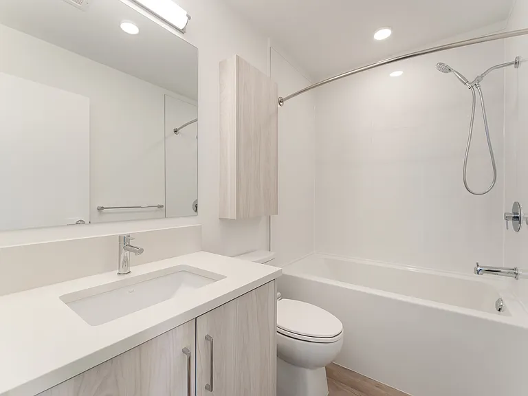 2762 Lonsdale Ave — Photo 57