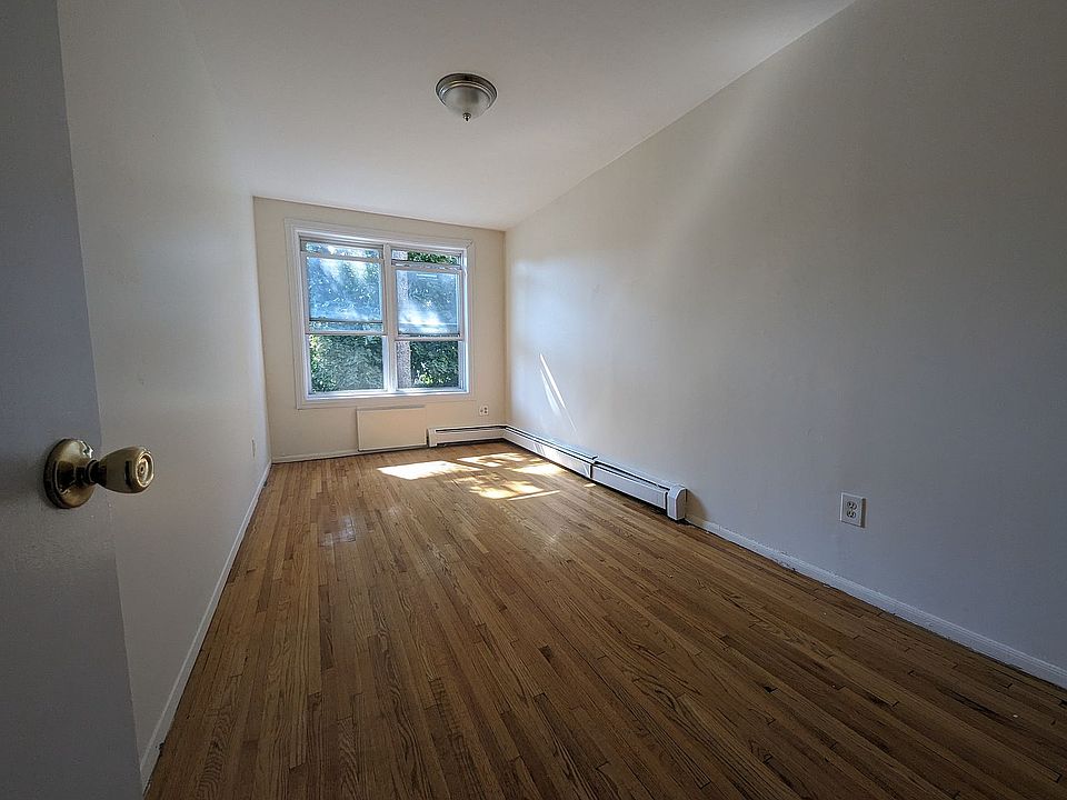 1st image of 1826 E 17th St #2
