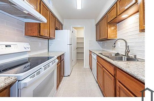 5th image of 9700 Leawood Blvd APT 1705