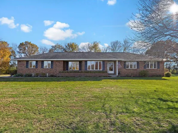 13302 Field Crest Rd, Highland, IL 62249