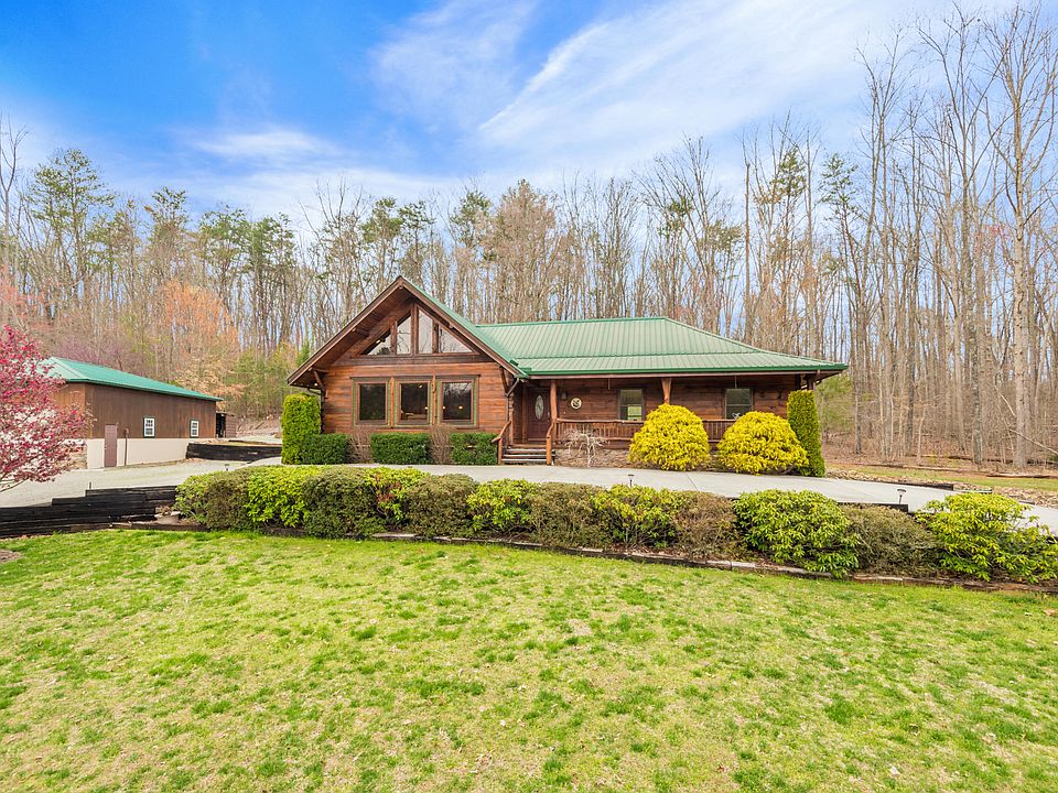 1st image of 114 Pine Loop Dr