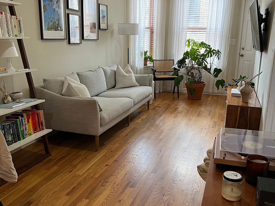 1st image of 2918 N Lincoln Ave