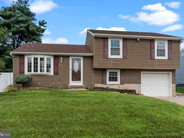 4617 Murray St, Bristol, PA 19007