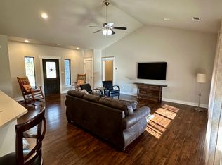405 Woodlawn Dr, Kingsland, TX 78639