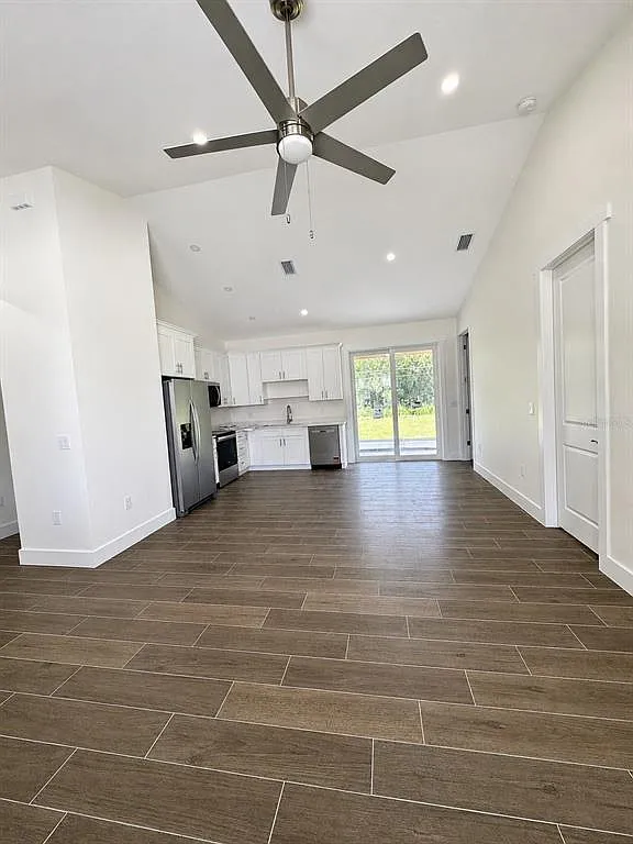 3 bed, 2.0 bath, 1196 sqft, $1,900 — Photo 3