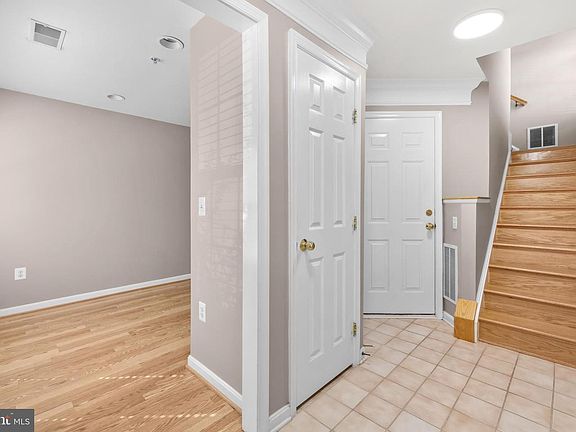 2nd image of 5051 Kilburn St