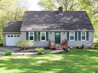 6 Van Winkle Dr, Rensselaer, NY 12144