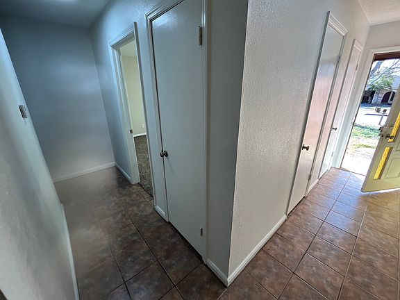 4th image of 9309 Fresno St