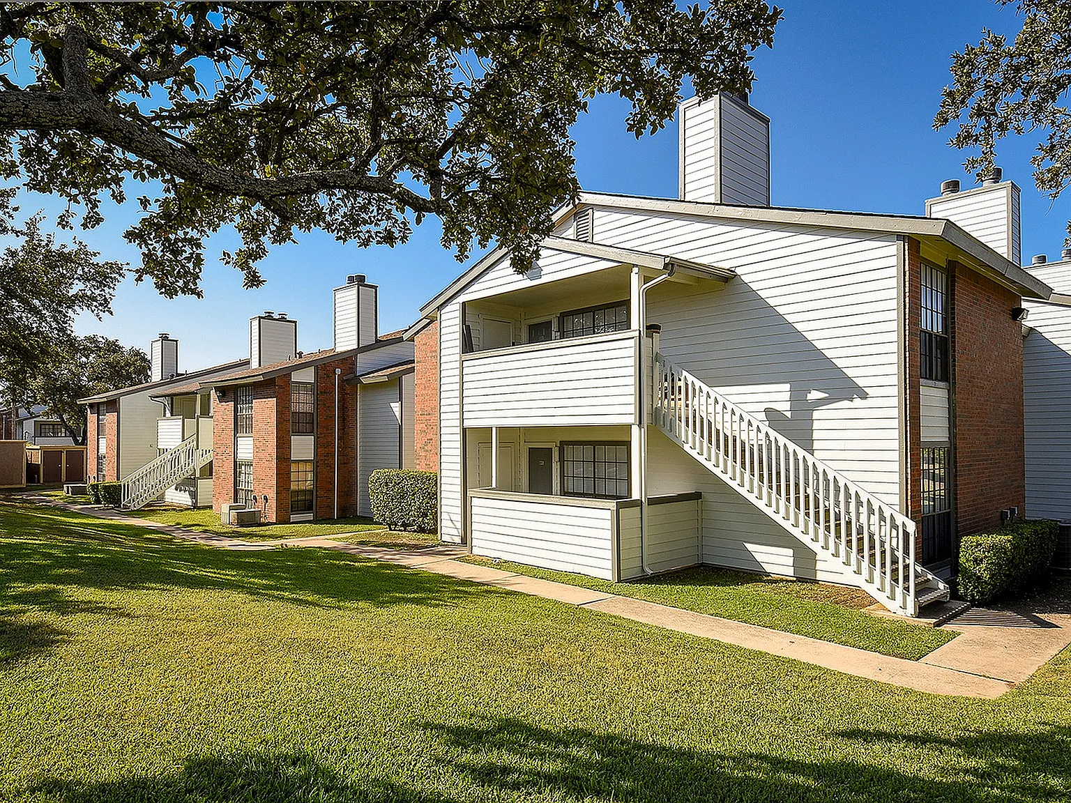 Churchill Crossing Apartments — Photo 2