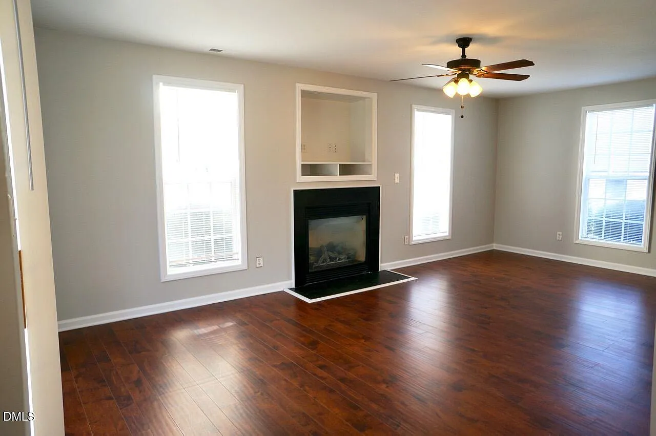 3 bed, 2.5 bath, 1656 sqft, $1,850 — Photo 4