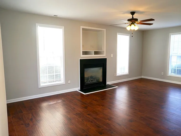 2803 Warren St — Photo 4