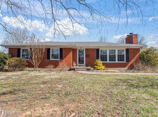 1815 Wesley Ave, Hurstbourne Acres, KY 40220