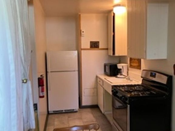 4th image of 78 Knoll Ave #8