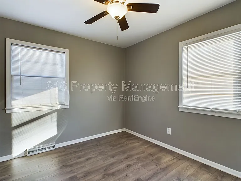5012 S Grand Ave — Photo 11