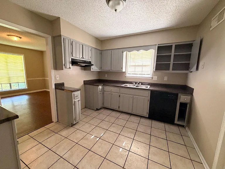 4311 Springwind Rd — Photo 8