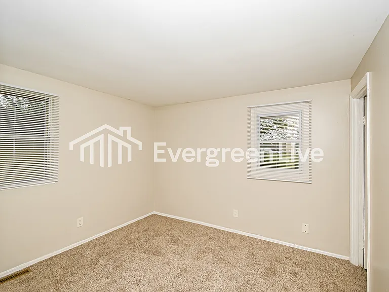 10415 Chris Dr — Photo 11