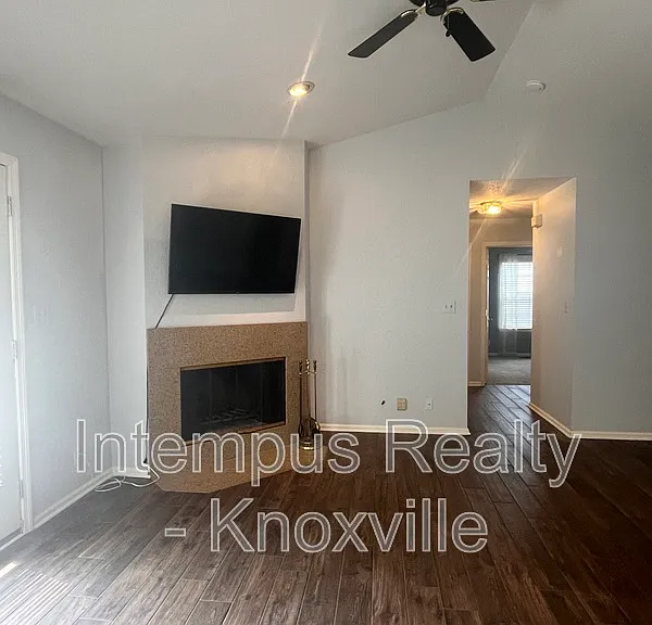 1333 Willmann Ln — Photo 8