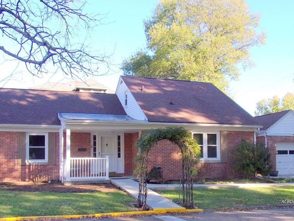 1st image of 8 Wallace Dr
