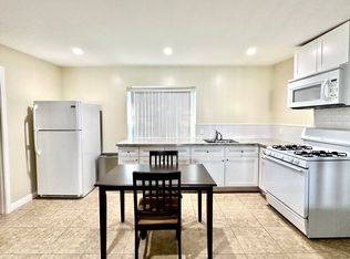 20425 Aetna St #A, Woodland Hills, CA 91367