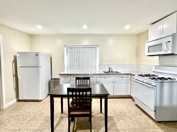 20425 Aetna St #A, Woodland Hills, CA 91367