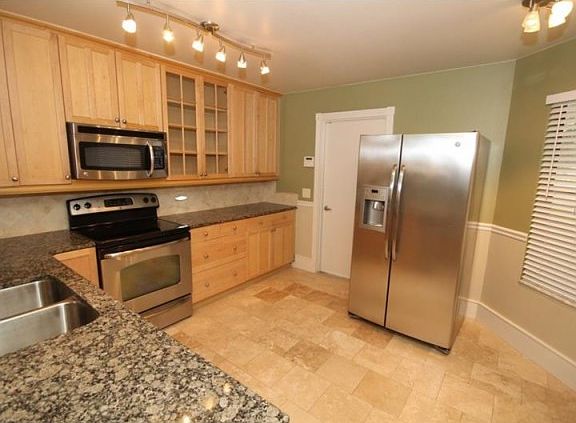 3rd image of 323 Bayside Ave
