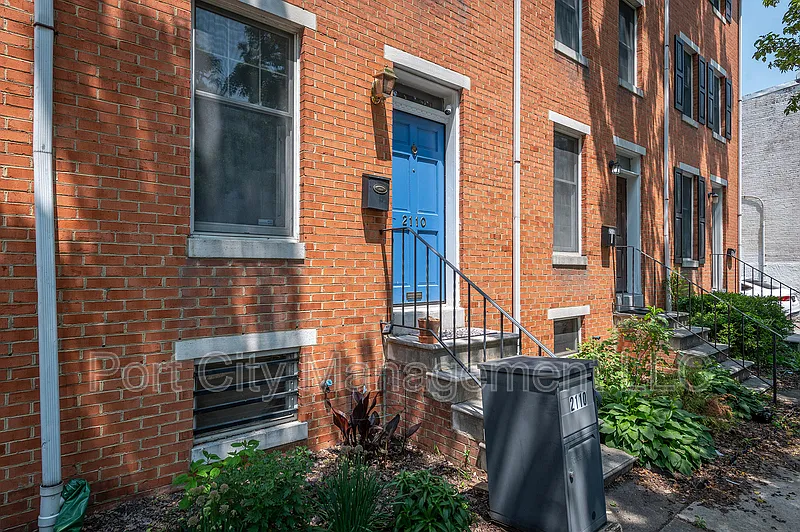 3 bed, 1.5 bath, 1440 sqft, $2,200 — Photo 3