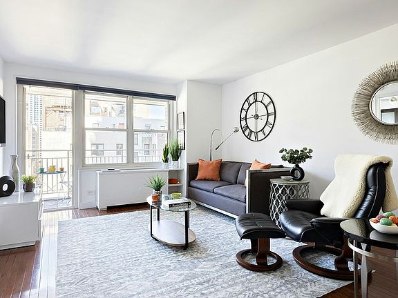 2nd image of 201 W 70th St APT 11A