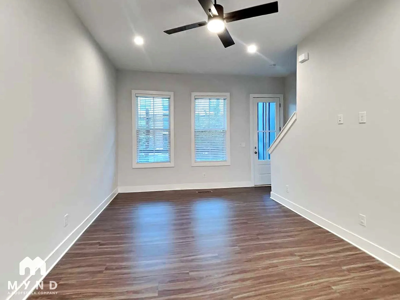 3 bed, 3.0 bath, 1369 sqft — Photo 3