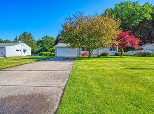 408 Aue Rd, Norton Shores, MI 49441