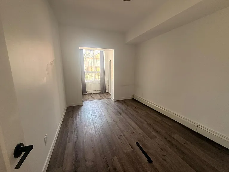 590 Main St E #1 — Photo 7