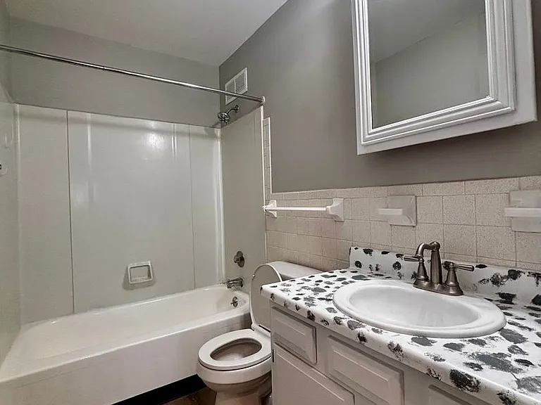 314 - 322 Kenbrook Drive — Photo 11
