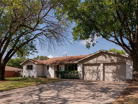 3rd image of 900 Royce Dr
