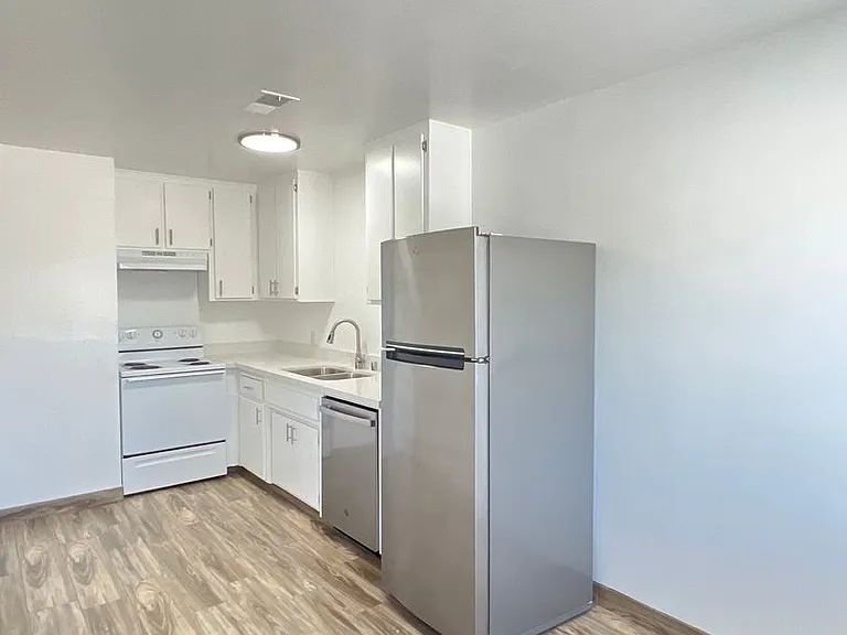 4300 Columbus St — Photo 6