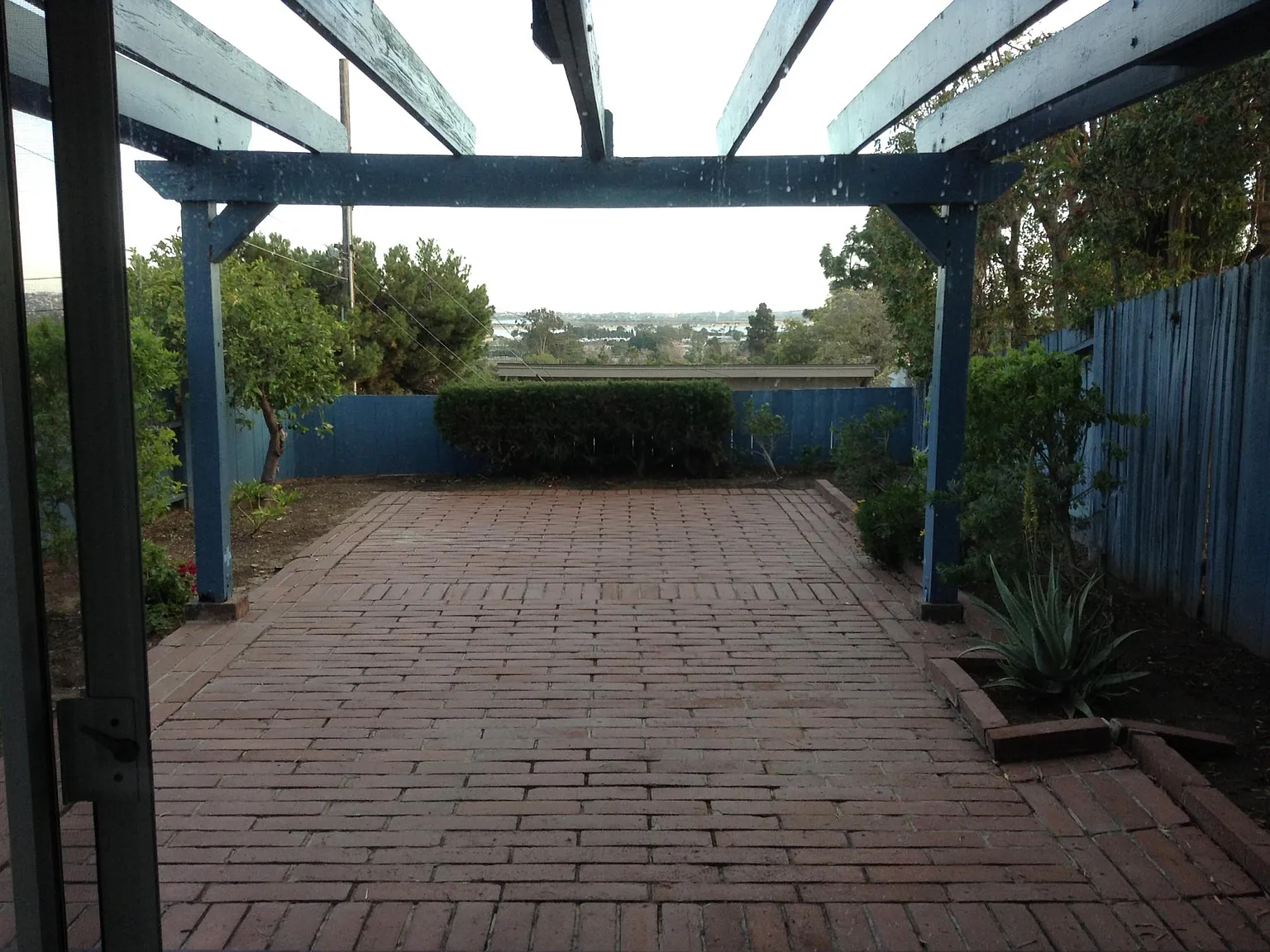 3 bed, 2.5 bath, 1717 sqft, $5,400 — Photo 2