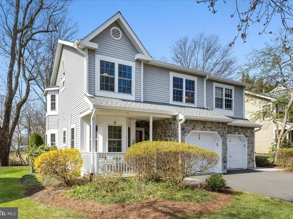 12 Stonerise Dr, Lawrence Township, NJ 08648