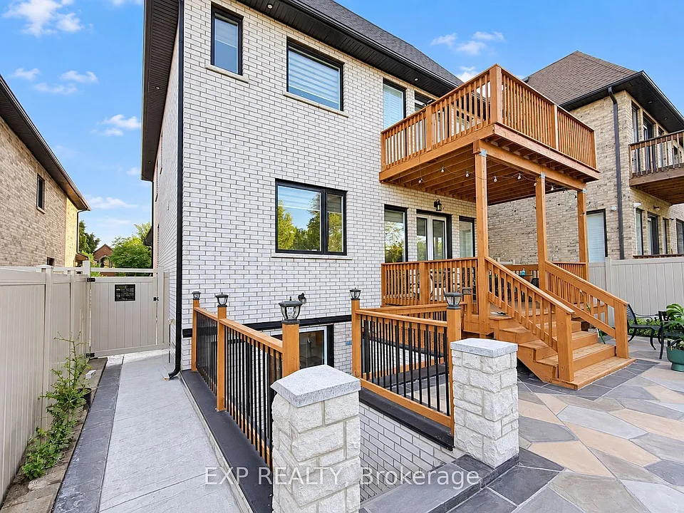 1606 Sandhurst Cres