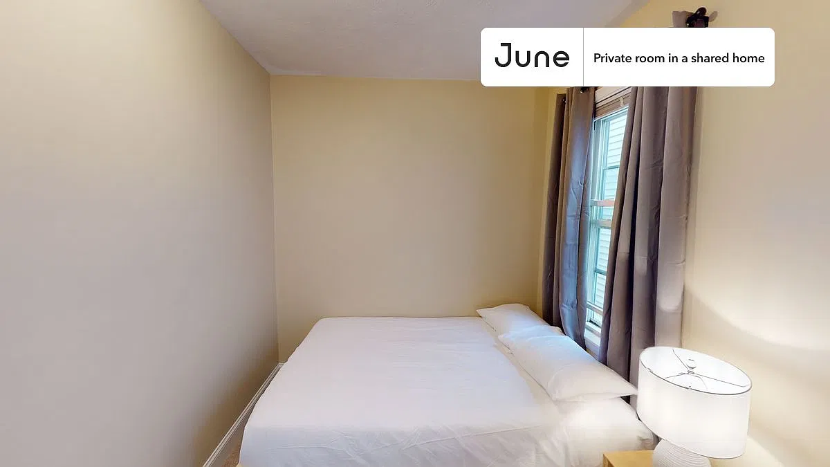 Full bedroom in 3 bed/1 bath home in Central Square #1298 B — Photo 2